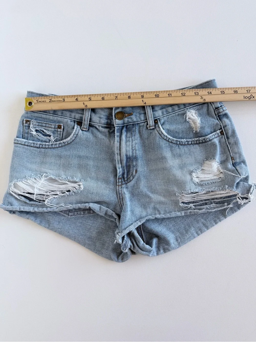 Billabong Distressed Denim Cutoff Shorts 26 Light Wash Cheeky 100% Cotton